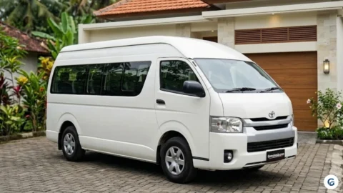 New Hiace Commuter